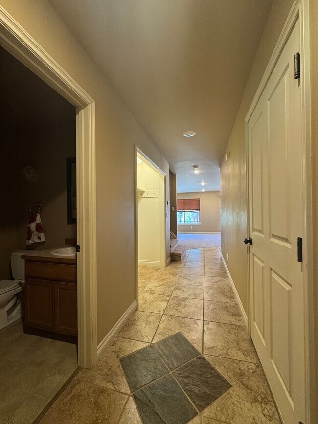 Foto del edificio - 605 Tamarack St