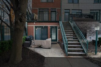 Building Photo - 1812 S Clark St