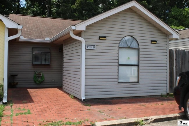 Building Photo - 110 Willow Branch Dr