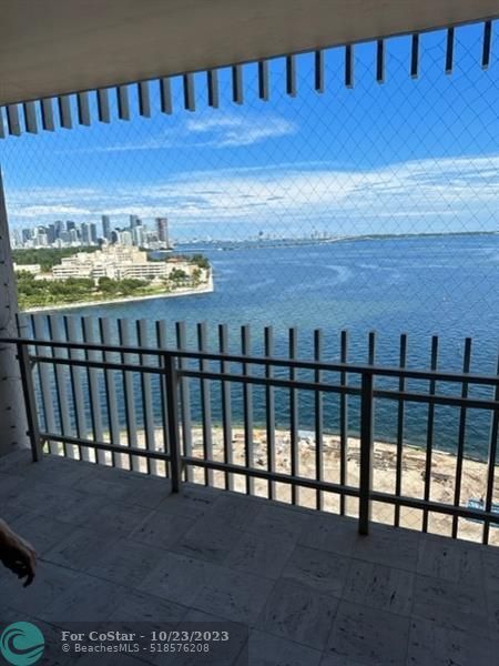 Foto del edificio - 3 Grove Isle Dr