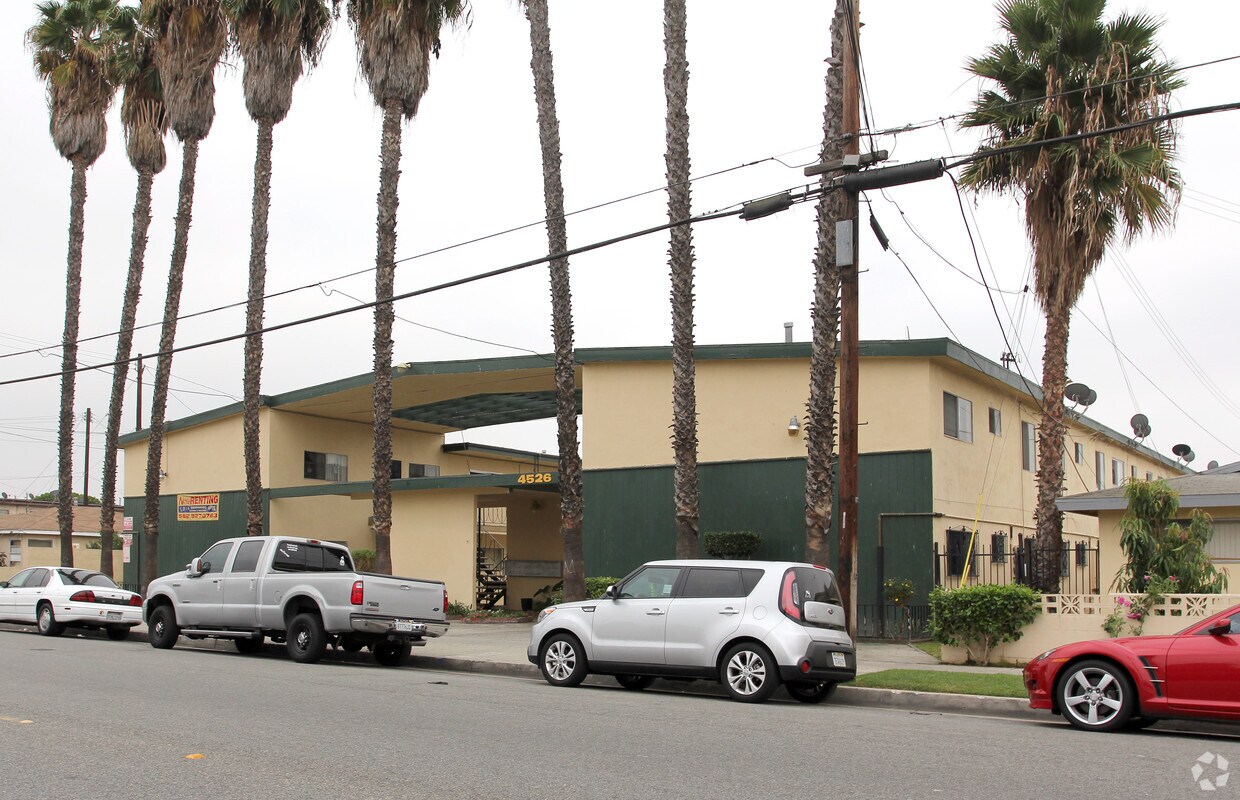 Building Photo - 4526 Santa Ana St