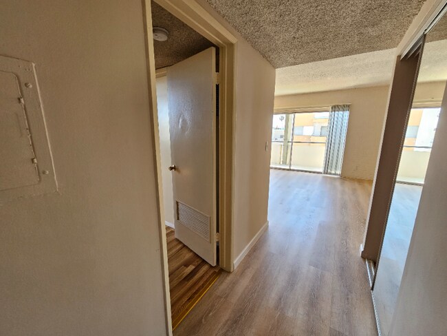 Building Photo - 505 S La Fayette Park Pl