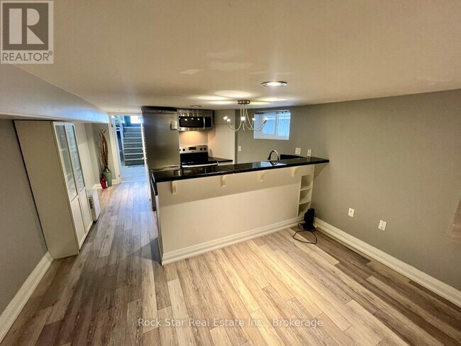 Photo du bâtiment - 77 Elmer Ave