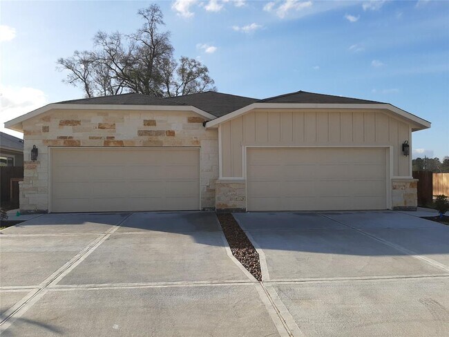 Foto del edificio - 9815 Grosbeak Ln
