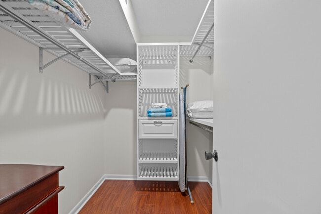 Foto del edificio - 1104 Benjamin Franklin Dr