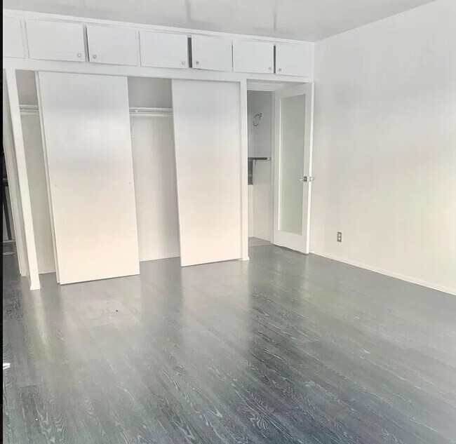 Foto del edificio - 11659 Mayfield Ave