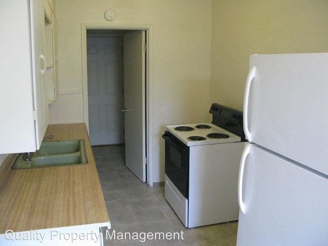 Building Photo - 854-854 1/2 Stewart Ave