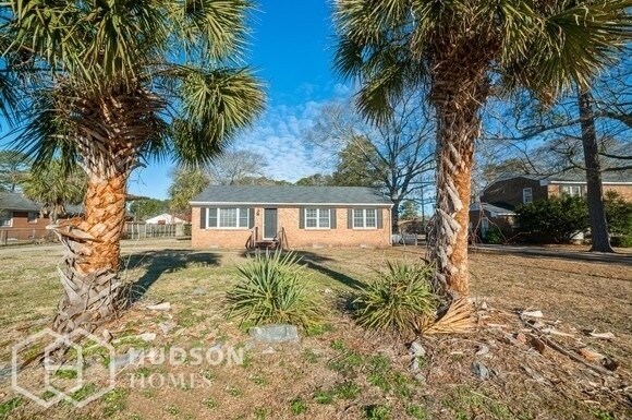 Foto principal - 203 Pinewood Dr