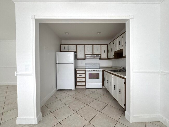 Building Photo - 80 Normandy Ln
