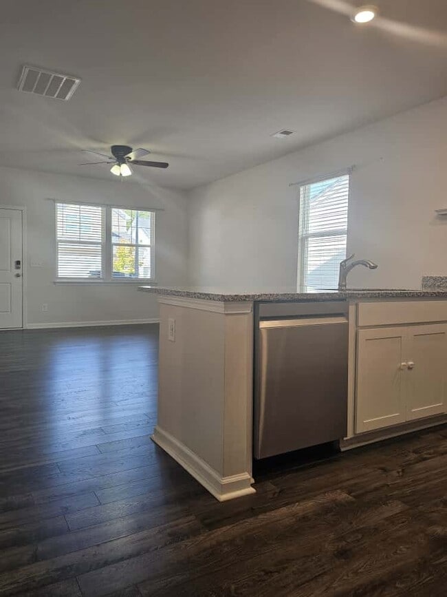 Building Photo - 369 Highline Trl