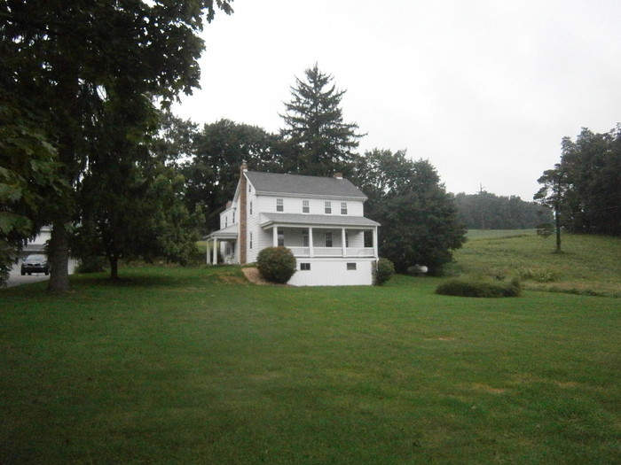 Primary Photo - Large Farm House in Red Lion PA