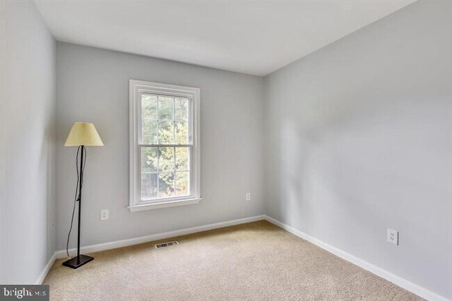 Building Photo - 12369 Manchester Way