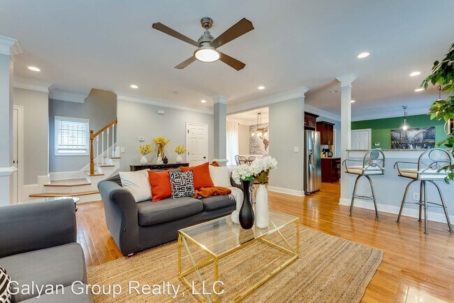 Building Photo - 3 br, 2.5 bath House - 505 Mary Street