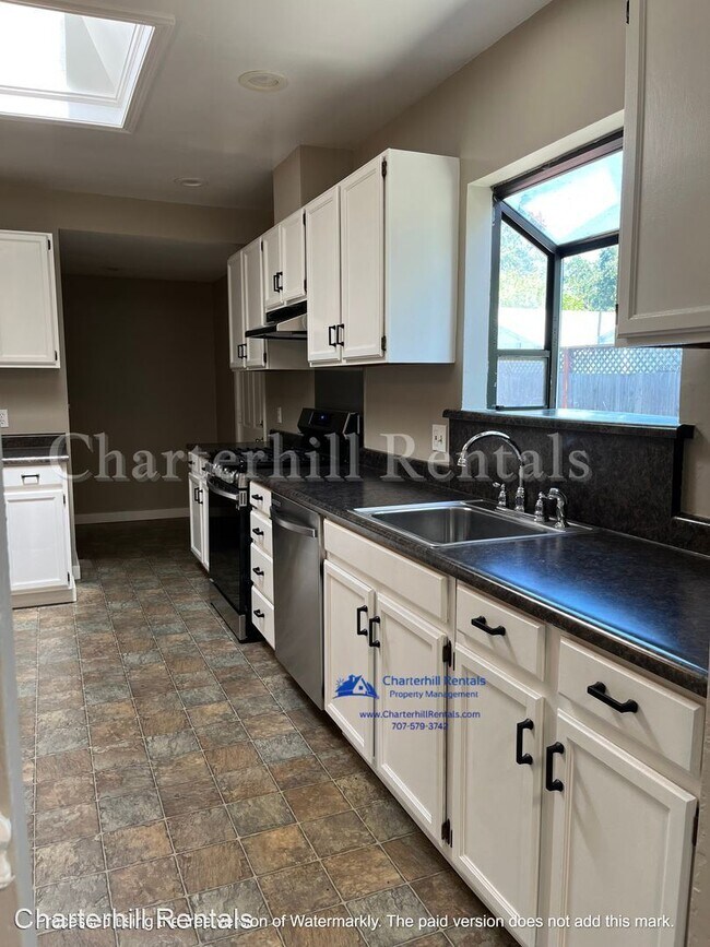 Building Photo - 2 br, 1 bath House - 920-A Dutton Avenue