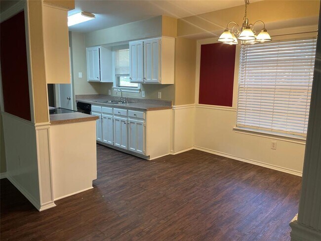 Building Photo - 3703 French Wood Dr