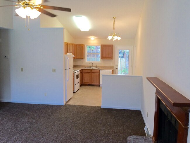 Building Photo - 112 Pecan Grove Ave