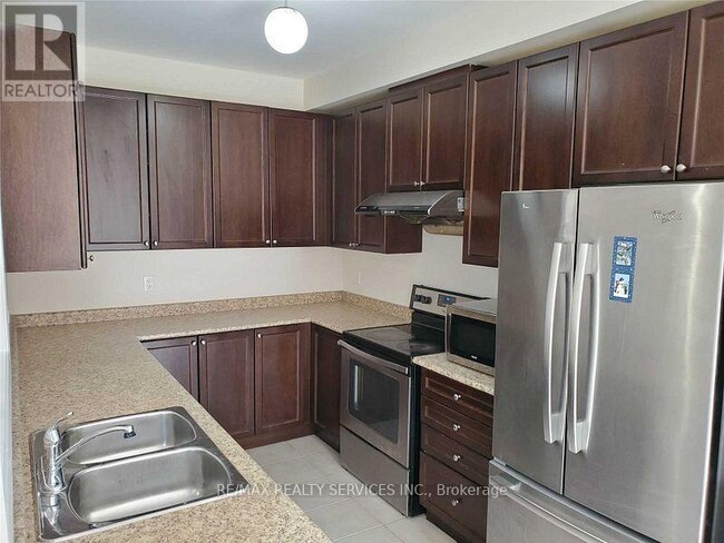 Building Photo - 16 Swancreek Ct