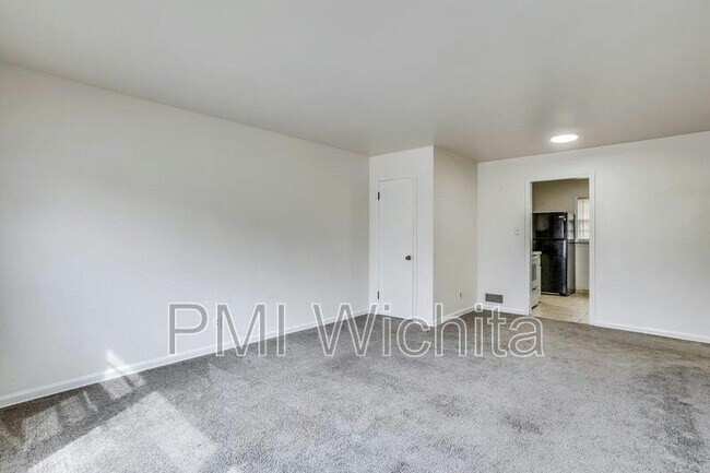 Foto del edificio - 6142 E Harry St