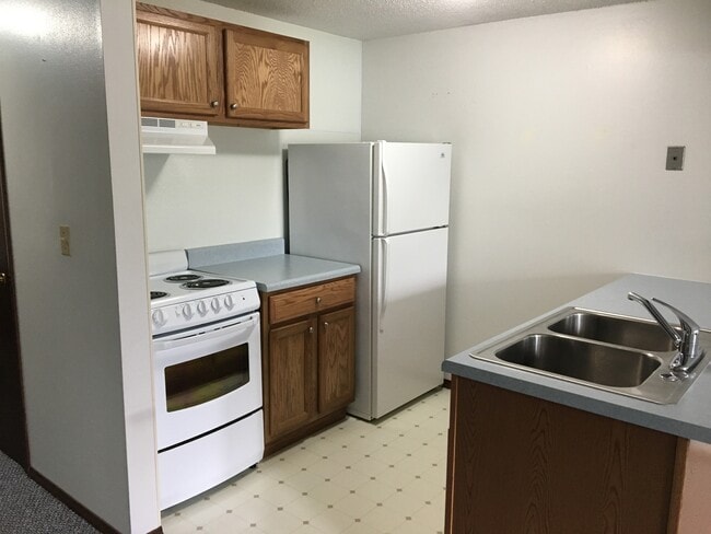 Building Photo - 805 Village Dr