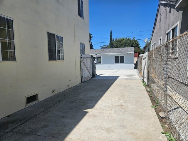 Building Photo - 1307 S Woods Ave