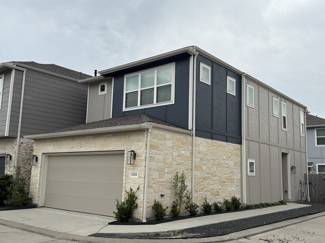 Foto principal - 1529 Parkland Oak Dr