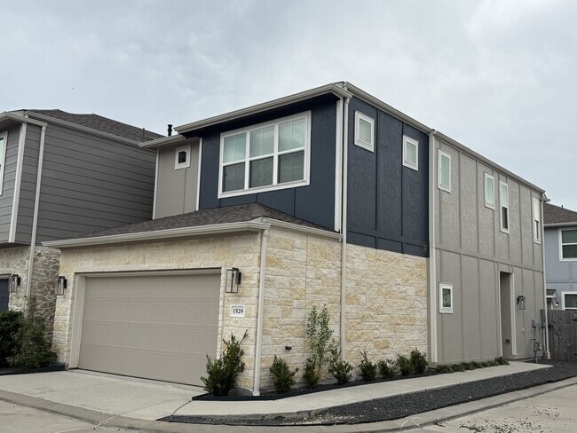 Foto del edificio - 1529 Parkland Oak Dr