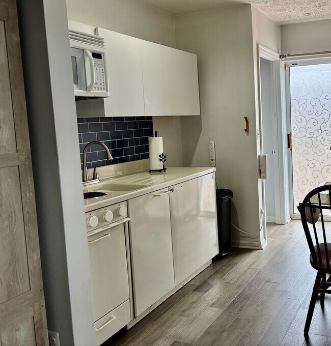 Fully equipped kitchen - 2840 Hollymead Dr