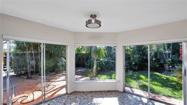 Building Photo - 6810 SW 49th St