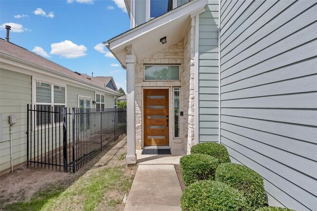 Foto del edificio - 1408 Homespun Rd