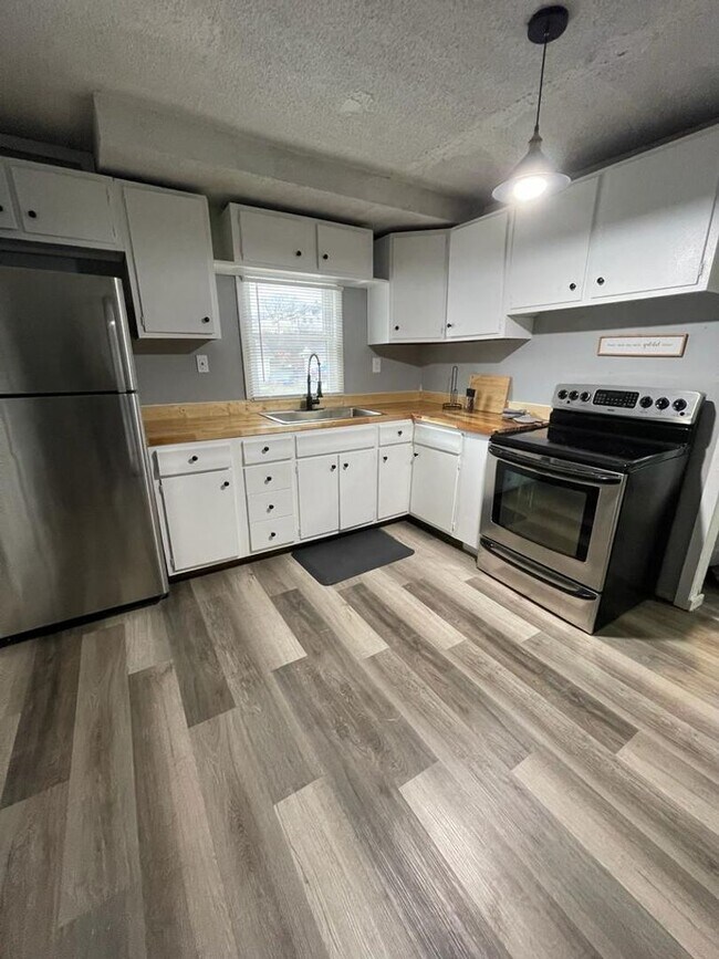 Foto del edificio - 127 Clearfield St