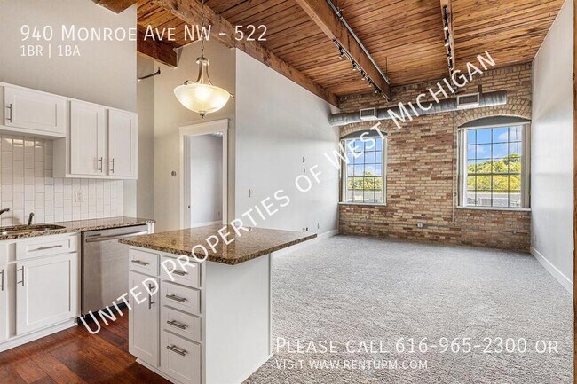 Building Photo - 940 Monroe Ave NW