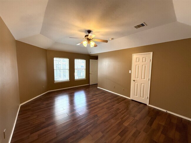 Foto del edificio - 3906 Eastland Lake Dr