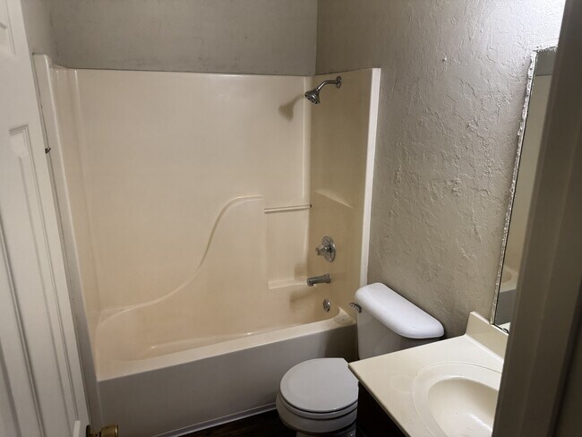 Foto del edificio - 3955 Ledbetter Dr