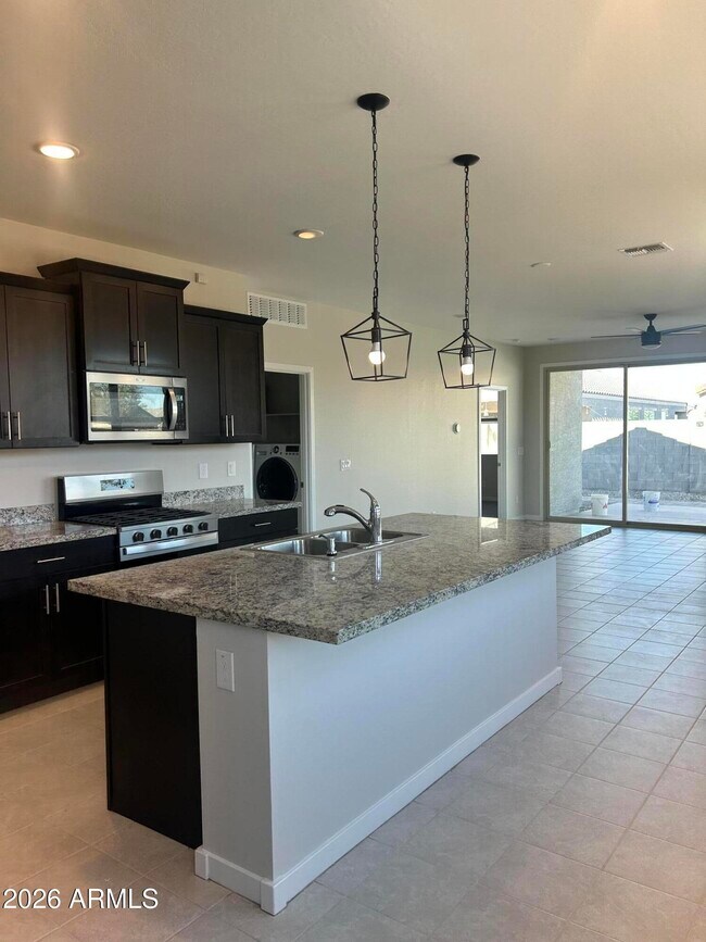 Foto del edificio - 40342 W Sunland Dr