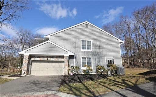 Building Photo - 16 Bellflower Ct W