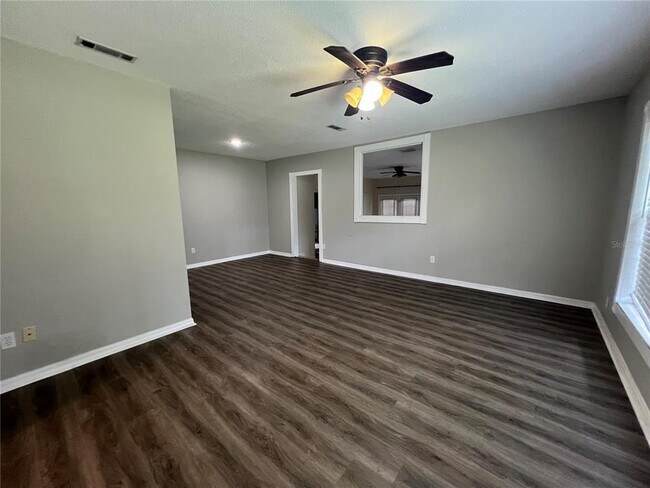 Foto del edificio - 4909 NW 36th Dr