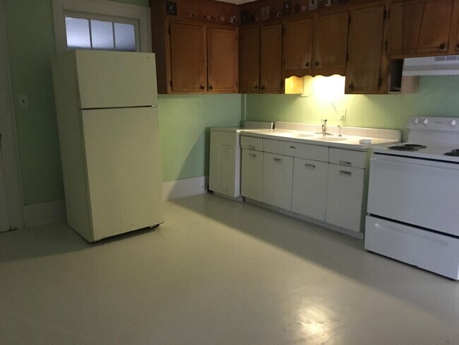 Building Photo - 169 Pelzer St
