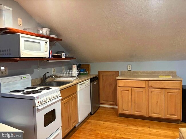 Building Photo - 78 Cloverdale Ct