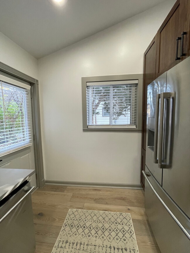 Kitchen - 250 Allen Ave