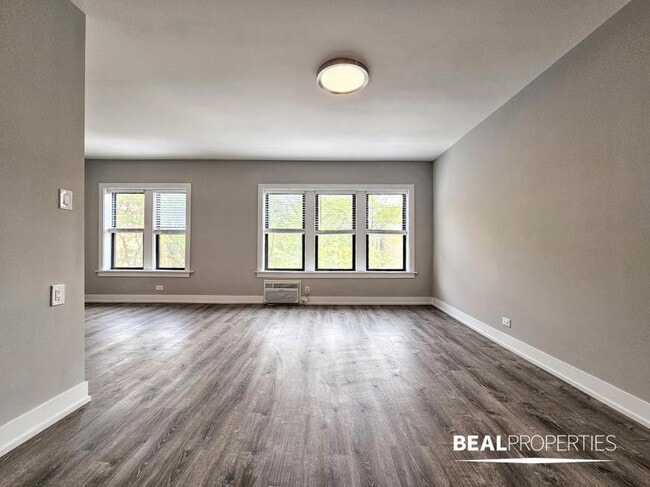Building Photo - 1 bedroom in CHICAGO IL 60613