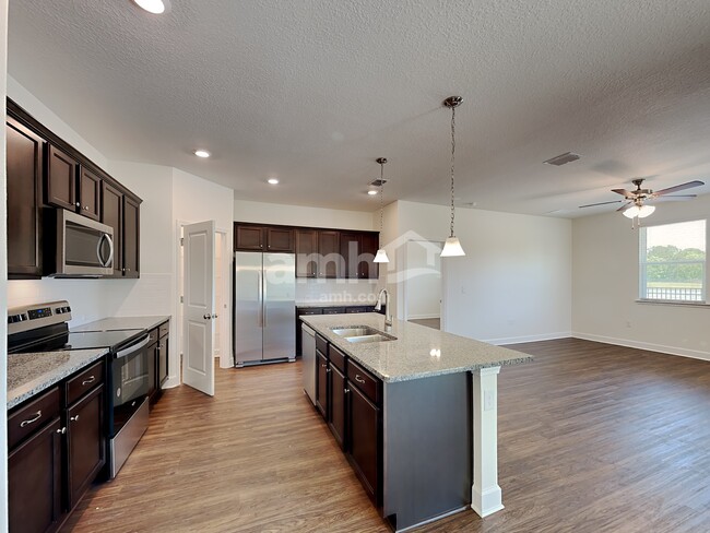 Foto del edificio - 5915 Hampton Creek Rd