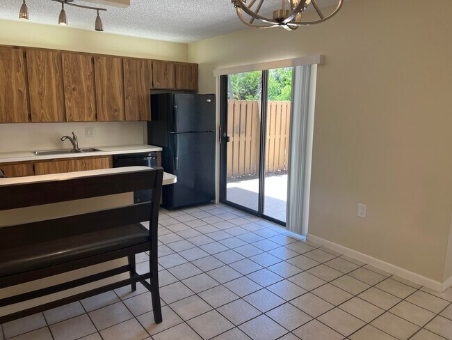 Foto del edificio - 3350 Meridian Way S