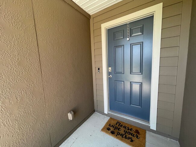 Building Photo - 3 Bedroom 2 FULL bath home available Now!