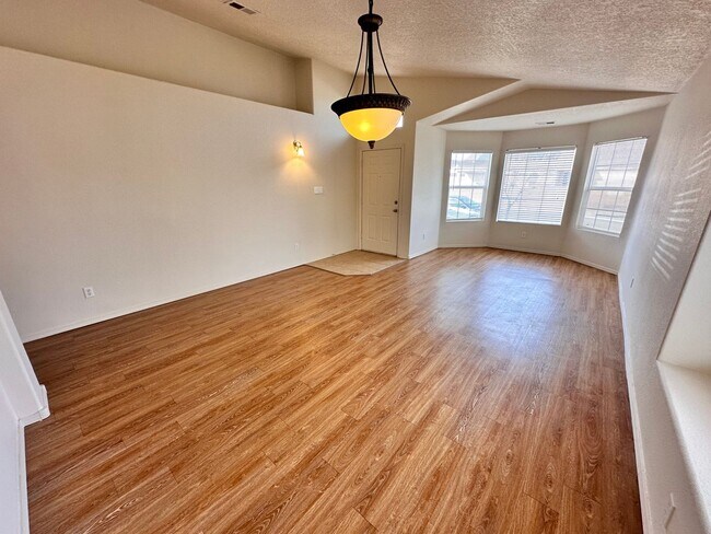 Building Photo - 4 Bedroom 2 Bathroom 2 Car Garage located ...