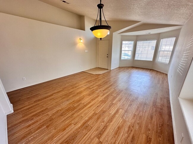 Foto del edificio - 4 Bedroom 2 Bathroom 2 Car Garage located ...