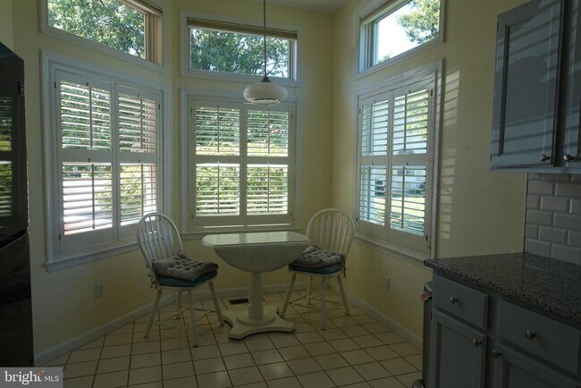Foto del edificio - 6006 Bridgepointe Dr