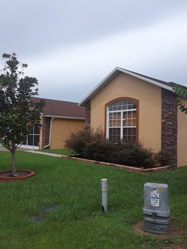 Building Photo - Spacious 4-Bedroom Home in Poinciana!