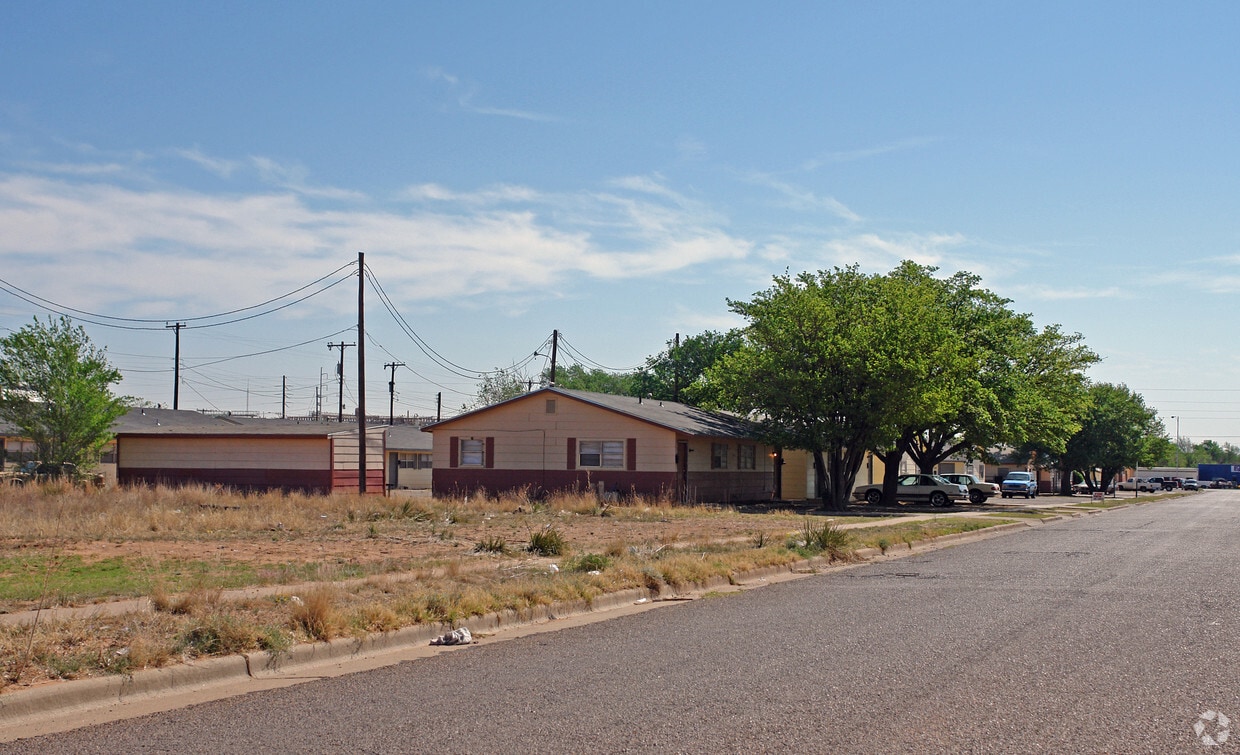 Building Photo - 220 37th St