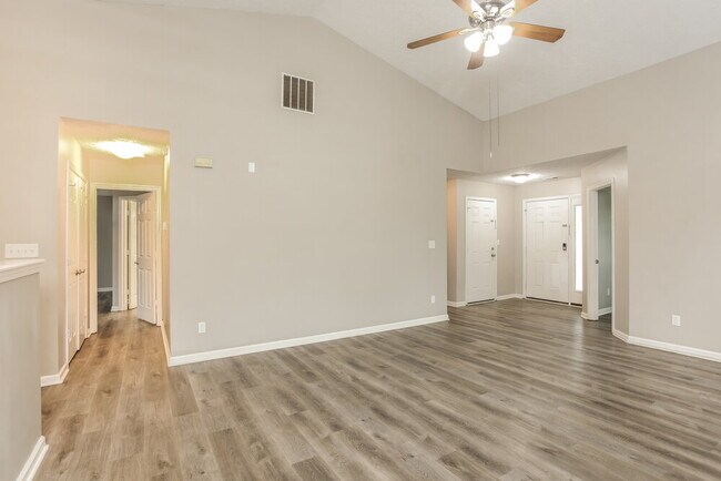 Foto del edificio - 5765 Arlington Dr