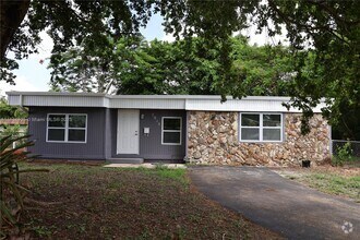 Building Photo - 7915 NW 73rd Ave